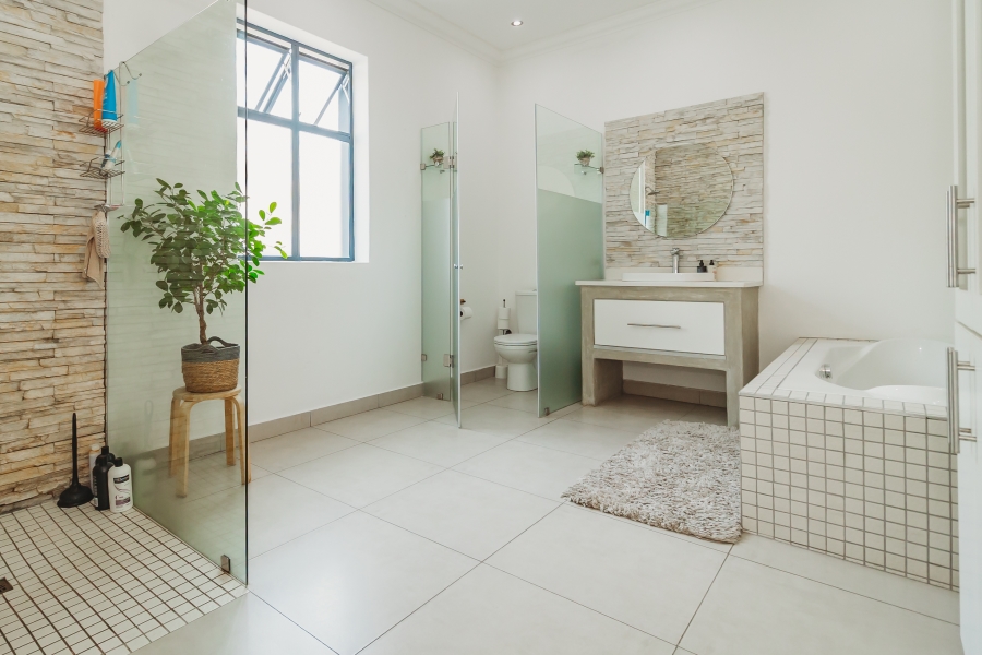 5 Bedroom Property for Sale in Kraaibosch Country Estate Western Cape
